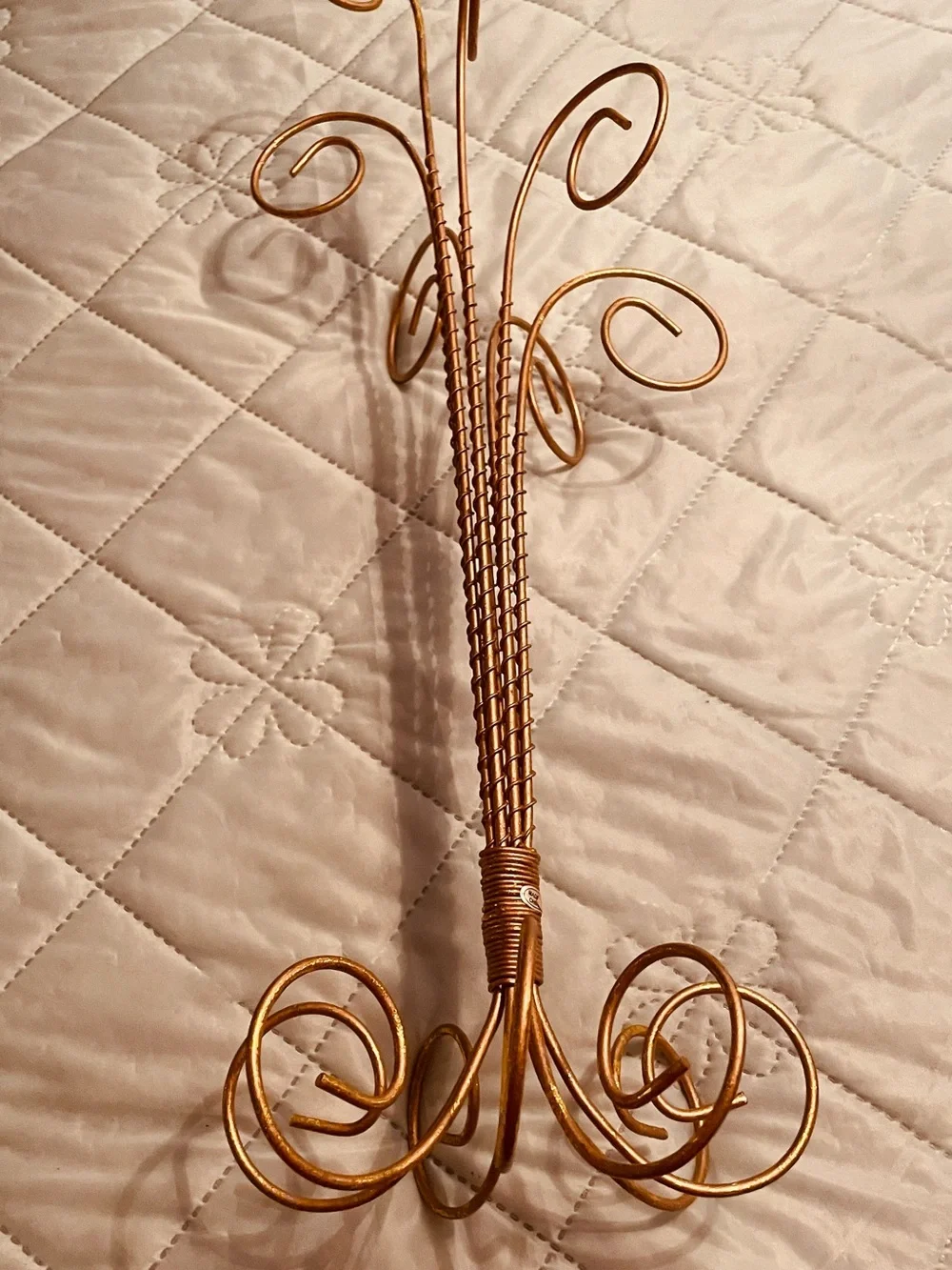 Gold Tone Wire Jewelry Stand for Bracelets and Bangles